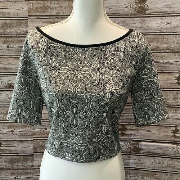 EXPRESS Black & White Zipped Paisley Pattern Cropped Top - Picture 2 of 9